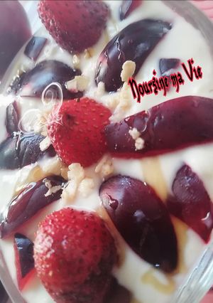 صورة لوصفة تحلية خفيفة بالفراولة 🍓🍓والبرقوق