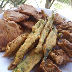 Pakoda/Bhaji Platter A picture of Pakoda/Bhaji Platter.