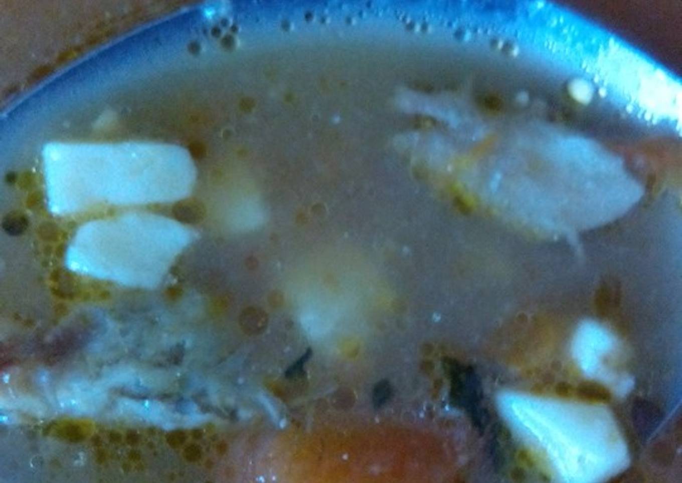 Sopa de pollo a la cerveza con queso curado