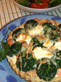 Una foto de Quiche de brécol con mascarpone, salchichas y nueces