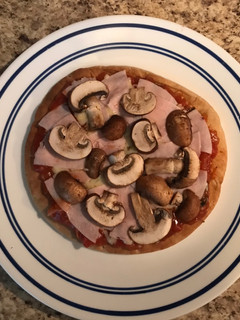 Una foto de Pizza de pan pita🥰