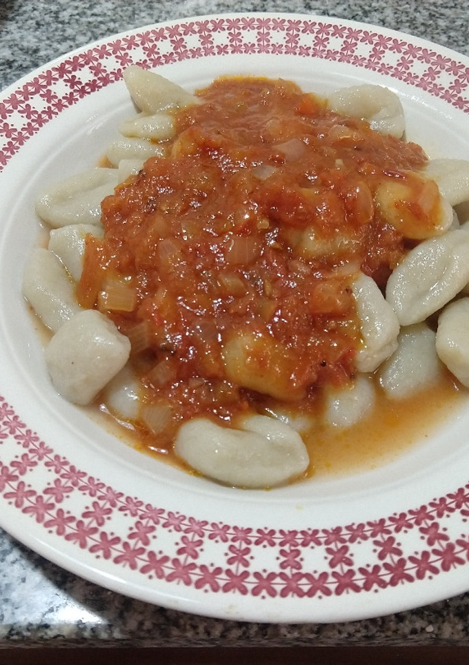 Una foto de Ñoquis con salsa de tomates de Bigote cocina