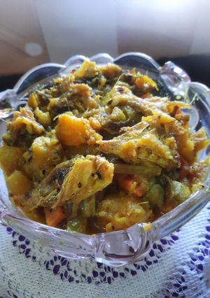 ইলিশ মাথা দিয়ে তরকারি (Ilish matha diye torkari recipe in Bengali) রেসিপির প্রধান ছবি