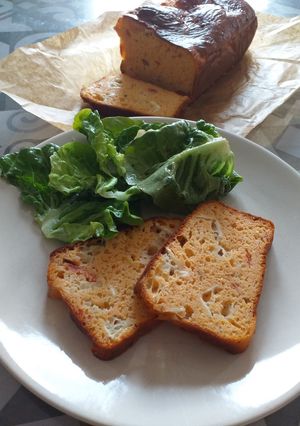 Une photo de Cake salé au chèvre et tomate