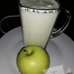 Apple smoothie A picture of Apple smoothie.