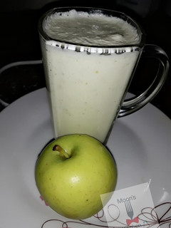 A picture of Apple smoothie.
