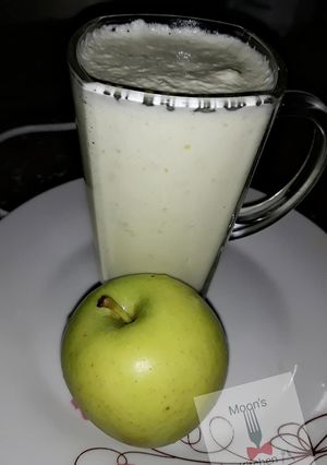 A picture of Apple smoothie.