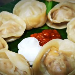 A picture of Chicken momos.