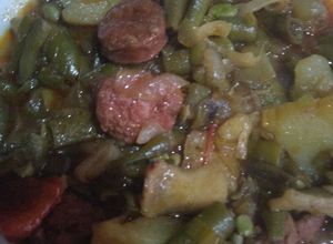 Foto principal de Canutos (Habas en su vaina) con chorizo