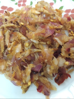 உப்பு கருவாடு சம்பல் (Uppu karuvaadu sambal recipe in tamil) செய்முறை முக்கிய புகைப்படம்