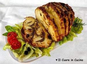 Foto di Arrosto di sedano rapa con salsa di yogurt alle erbe aromatiche
