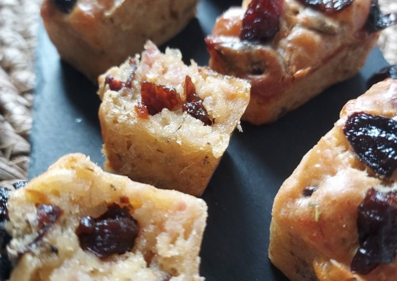 Minis Cakes Pruneaux Lardons et mozzarella