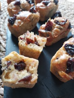 Une photo de Minis Cakes Pruneaux Lardons et mozzarella