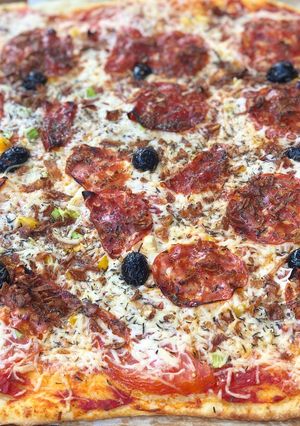 Une photo de Pizza chorizo /poivrons