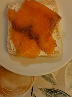 Una foto de Tostada de salmón