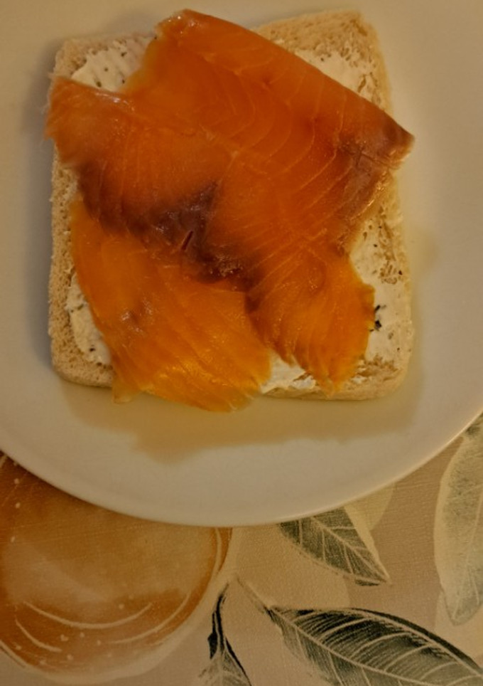 Una foto de Tostada de salmón