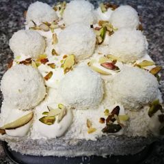 A picture of Raffaello Tiramisu cake.