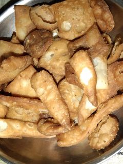 मैदा के मठरी (maida ki mathri recipe in Hindi) रेसिपी मुख्य फोटो