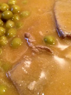 Una foto de Carne en salsa con guisantes🍲