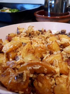 Una foto de Revuelto carnívoro (chorizo y jamón)