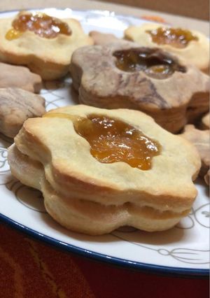 Foto di Occhi di fiore con marmellata di pesche🍪🍑🌺