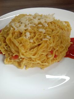 चीजी मैगी (Cheese maggi recipe in hindi) रेसिपी मुख्य फोटो