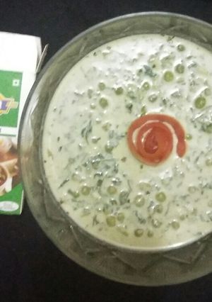 A picture of Methi matar malai.