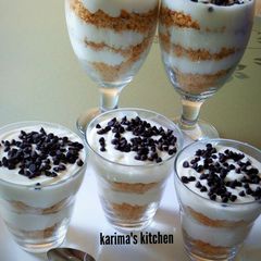 A picture of Vanilla cake parfait.