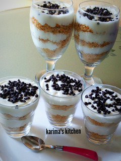 A picture of Vanilla cake parfait.