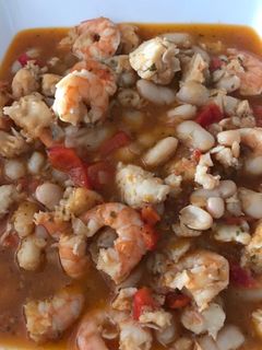Una foto de Guiso exprés de alubias y pescado