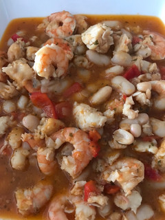 Una foto de Guiso exprés de alubias y pescado