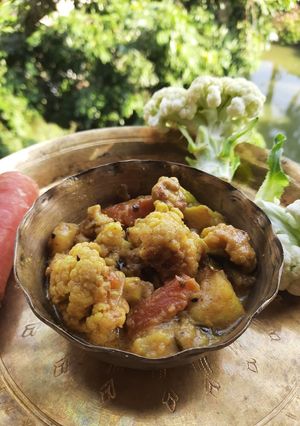 আলু ফুলকপির যুগলবন্দি (Aloo phulkopir jugolbondi recipe in Bengali) রেসিপির প্রধান ছবি