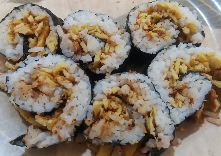 126. Nasi uduk roll sushi