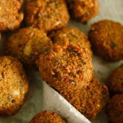 A picture of Fava beans and chickpeas fried balls - falafel.
