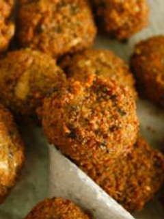 A picture of Fava beans and chickpeas fried balls - falafel.
