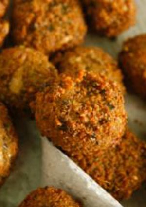A picture of Fava beans and chickpeas fried balls - falafel.