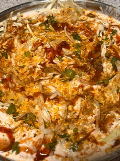 A picture of Dahi phulki chaat.