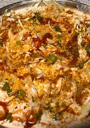 A picture of Dahi phulki chaat.