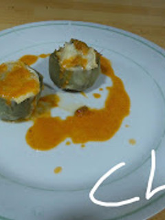 Una foto de Alcachofas rellenas de marisco
