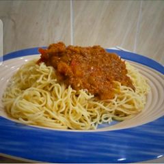 A picture of Bolognese sauce.