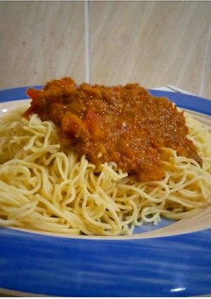 A picture of Bolognese sauce.