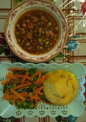A picture of Mashed potatoes & butternut with garden peas beef and mixed veg.