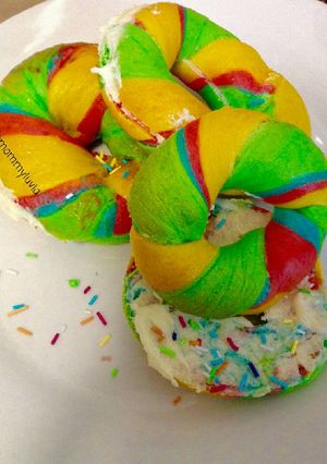 Foto resep Rainbow Bagel with cream cheese