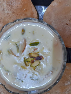 કુકર માં ખીર(Kheer Recipe In Gujarati) રેસીપી મુખ્ય ફોટો