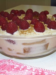 Una foto de Mousse de queso con frambuesas