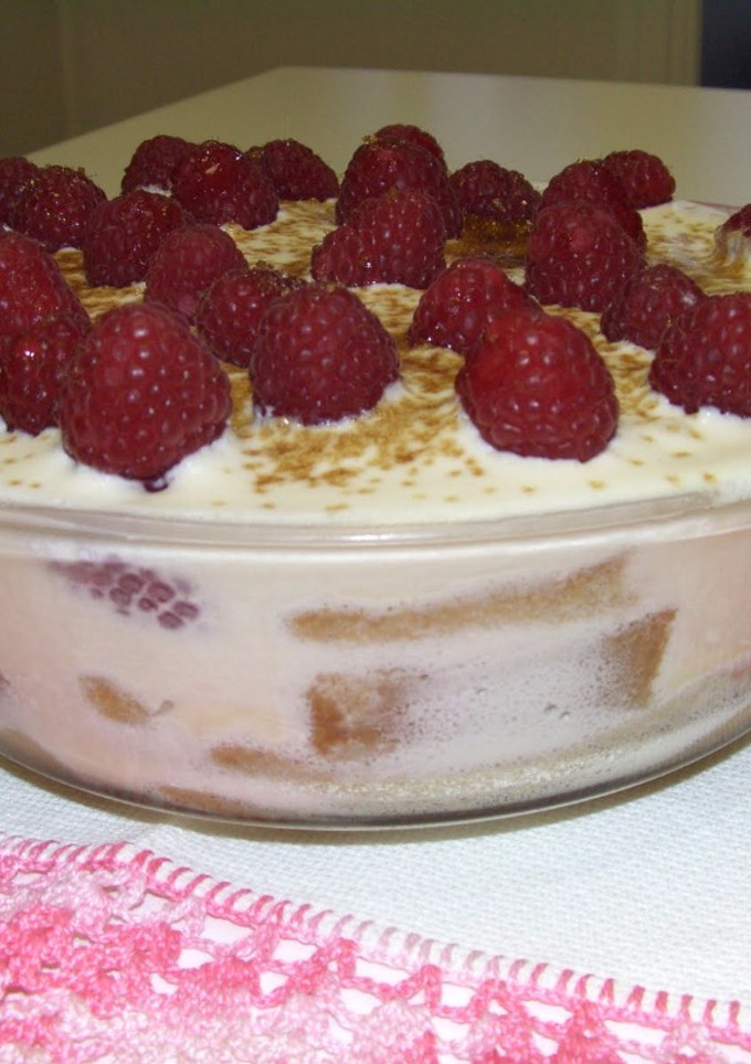 Una foto de Mousse de queso con frambuesas