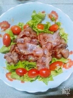 Hình của món Salad thịt xông khói.