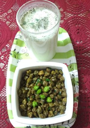 A picture of Hara chana chaat with masale wala buttermilk.