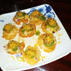A picture of Papdi Chaat.