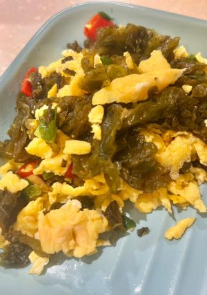 雨來菇炒蛋 的食譜成品照片